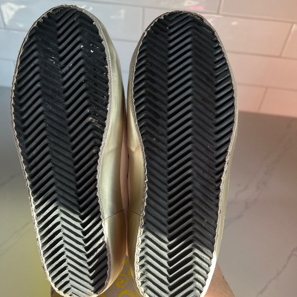 Barely used Golden Goose Kid’s Sneakers size 33- authentic. $355+ tax retail - Picture 3 of 4